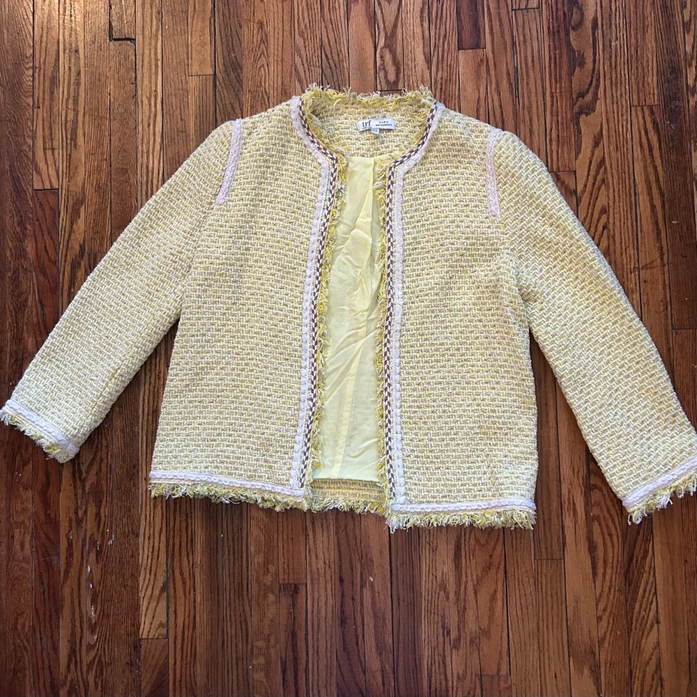 Barely used yellow Zara blazer, size XS